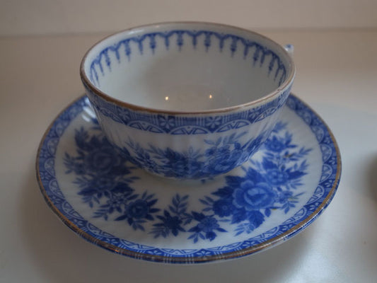 Japanese apricot and chrysanthemum tea cup! Narumi Corporation