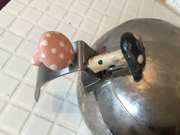 The mushroom magnet tools　萩焼、金子司さんのキノコマグネット！