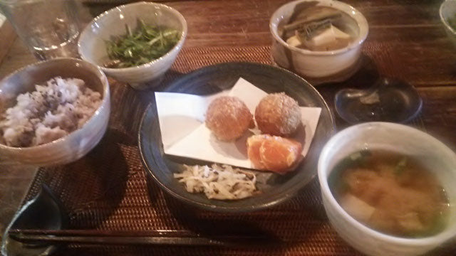 Small bowls look meals delicious. 小鉢で料理を美味しそうに♪